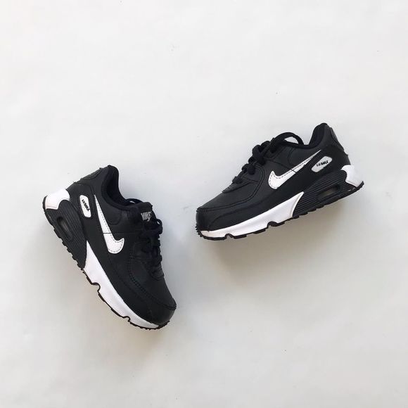 Nike Other - Nike Air Max 90 sneakers EUC size 8